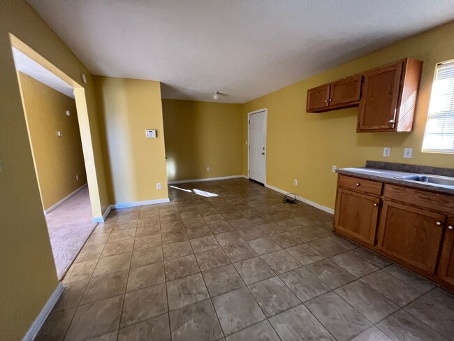 Building Photo - 212 Oak Grove Ave