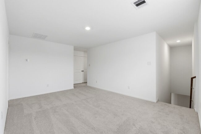 Building Photo - 629 Craven St