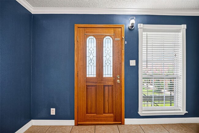 Building Photo - 1220 Shadowdale Dr