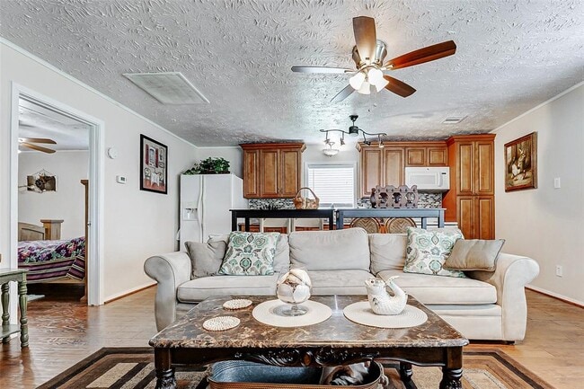 Building Photo - 465 Water View Dr
