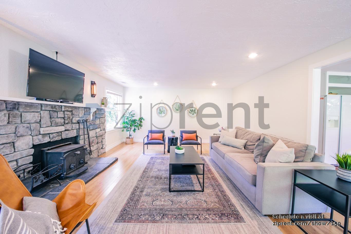 Building Photo - 10590 River Dr
