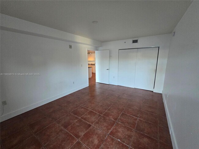 Building Photo - 2740 SW 28th Terrace