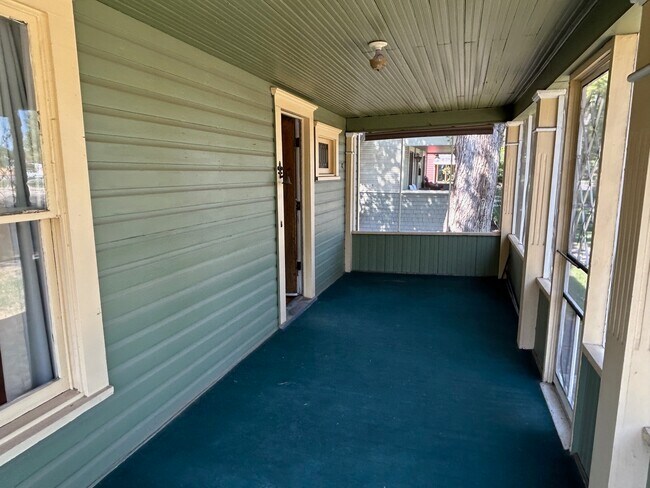 Building Photo - 927 Chipeta Ave