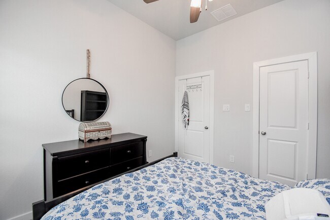 Building Photo - 16635 Bristol Steel Ln