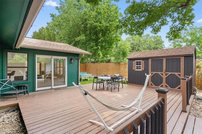Building Photo - 802 Leisure Run Cove