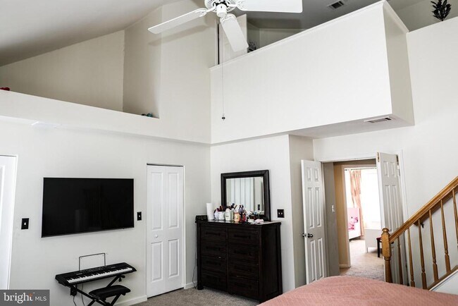 Building Photo - 3953 Hartlake St