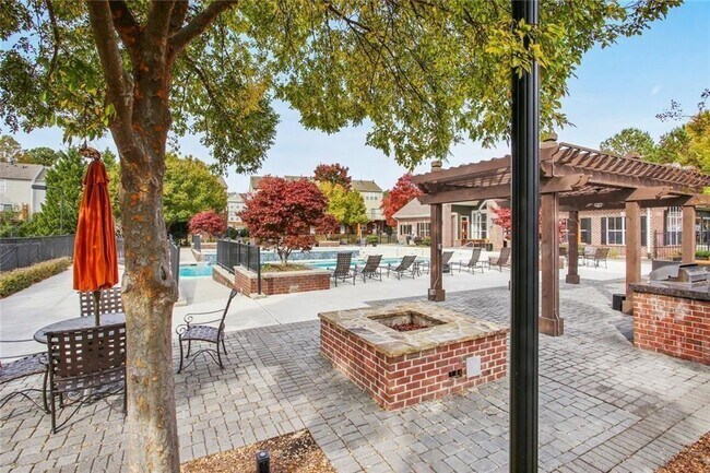 Building Photo - 4081 Howell Park Rd