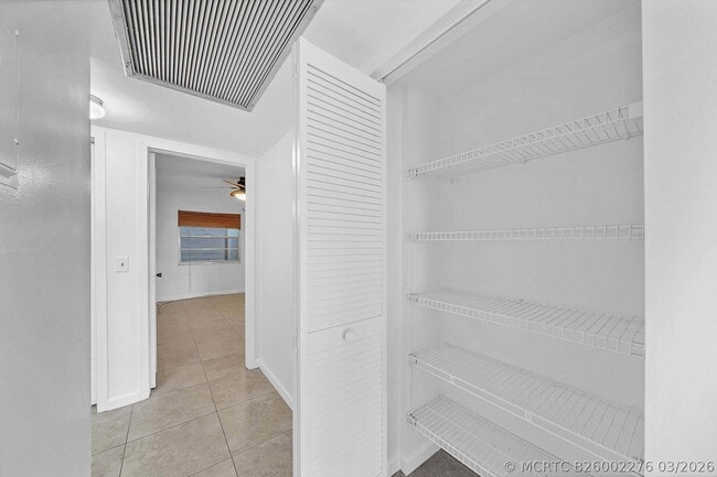 Building Photo - 2049 Hythe A