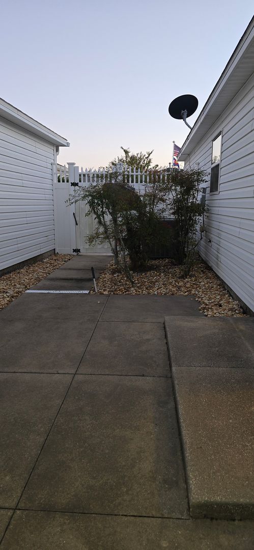 Building Photo - 2095 Burroughs Rd