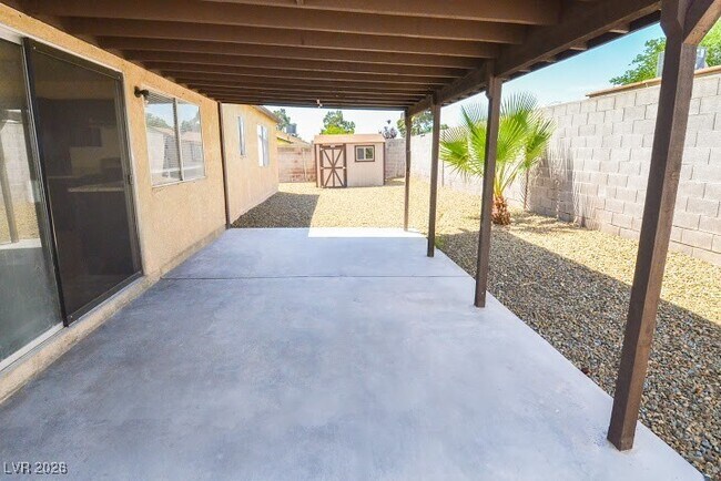 Building Photo - 1108 Meadbrook St