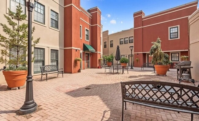 Building Photo - 133 Walton St