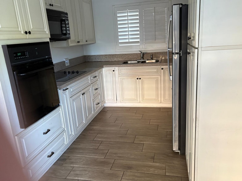 Building Photo - 3768 Redondo Beach Blvd