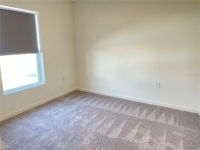 Building Photo - 2122 Kansas Rd