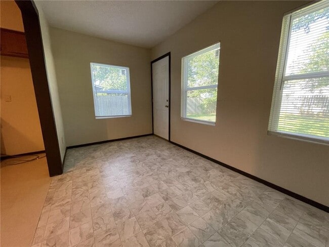 Building Photo - 310 N 34th St