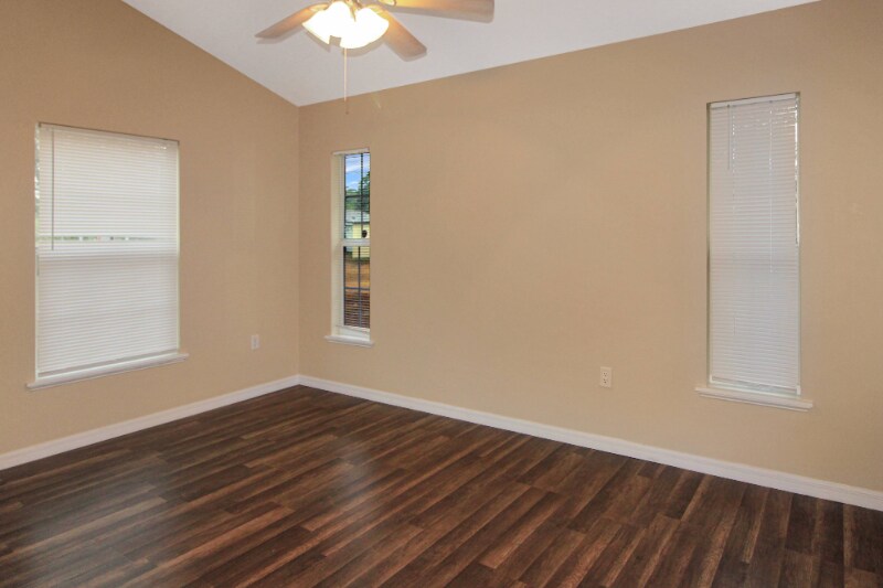 Building Photo - 3265 W Price Blvd