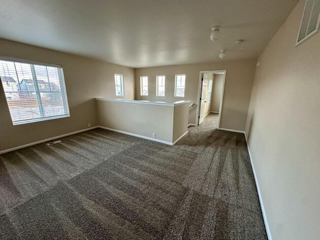 Building Photo - Stylish 2 bedroom end corner Townhome w/Loft  80923