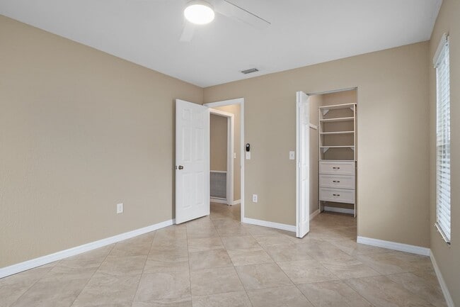 Building Photo - Perfect West Bradenton Location - 2 bedroom / 2 bathroom Home