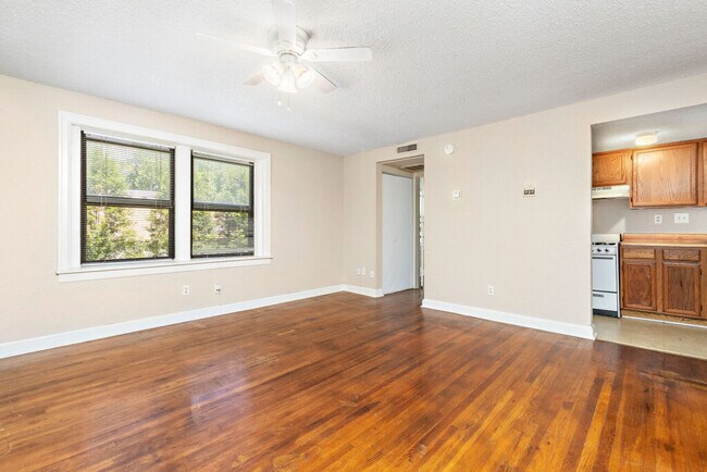 Building Photo - 4035-4039 CHARLOTTE