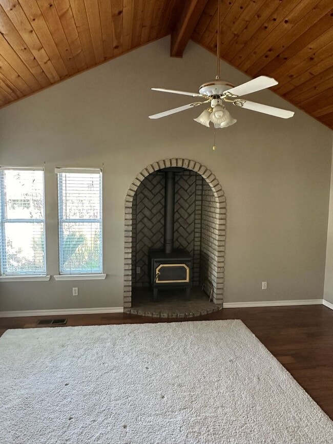 Building Photo - 511 Lone Oak Ct