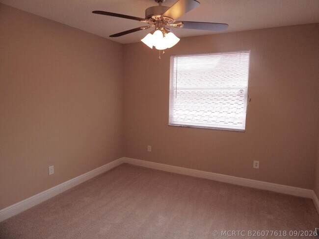 Building Photo - 10430 Buena Ventura Dr