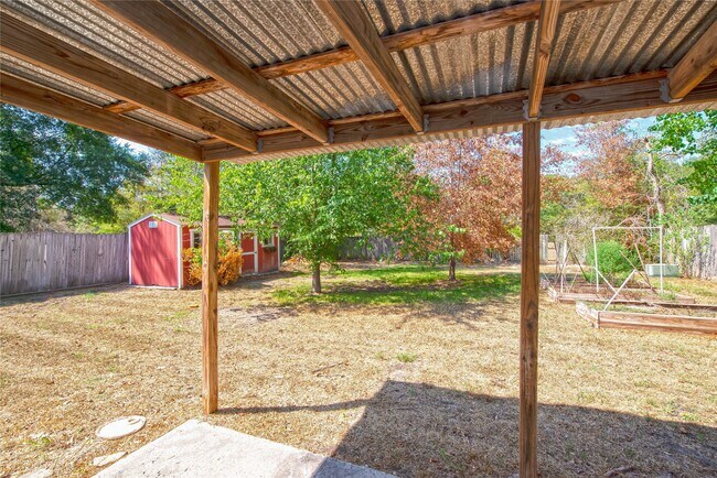 Building Photo - 16778 Glen Eagle Dr N