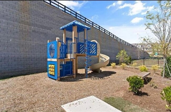 Building Photo - 2085 Manor Pointe Dr