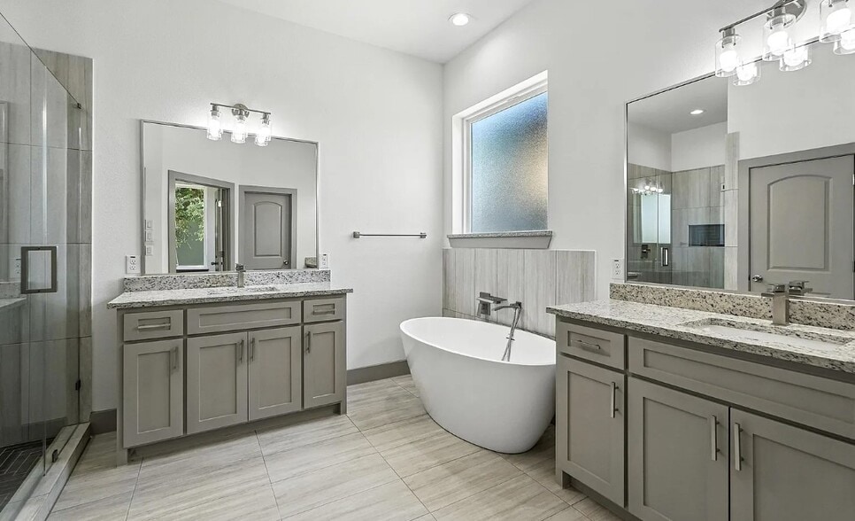 Building Photo - 716 Oak Creek Dr