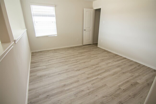 Building Photo - 18635 Medway River Trl