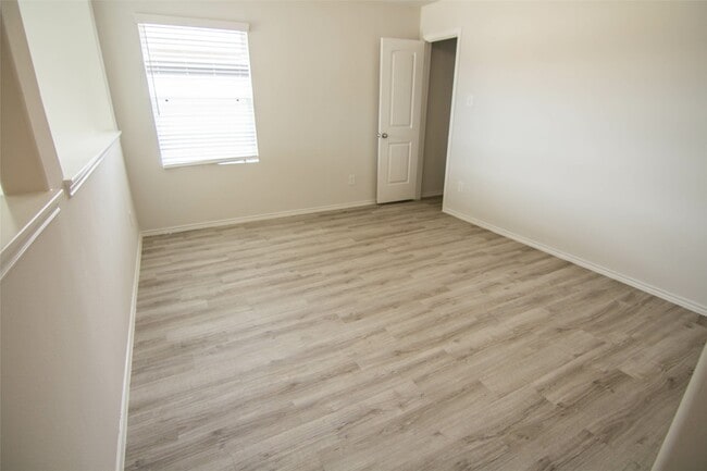 Building Photo - 5611 Cobark Creek Trl