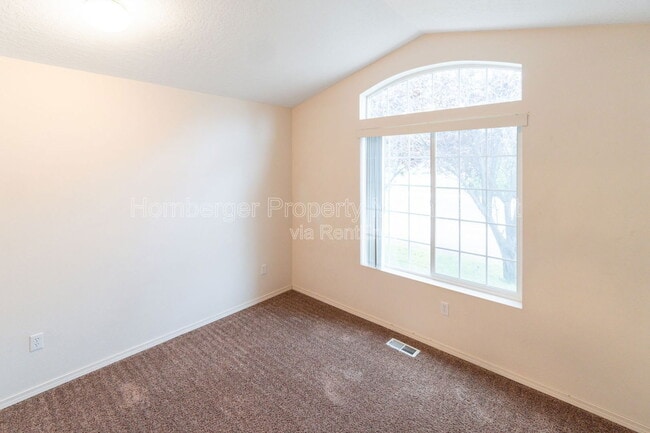 Building Photo - 621 S Bowdish Rd