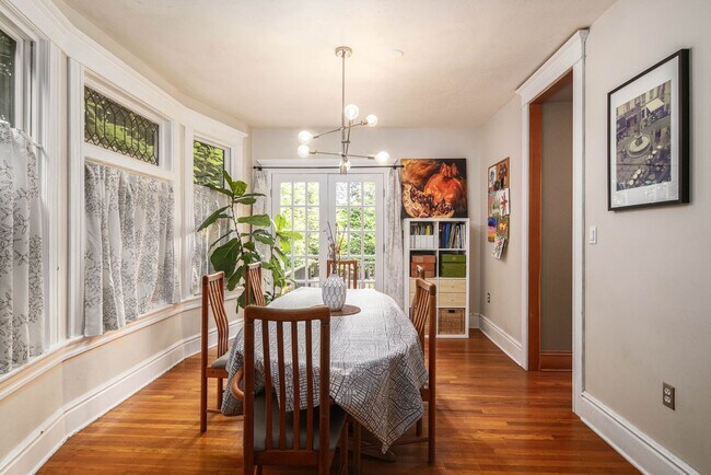 Building Photo - R0441