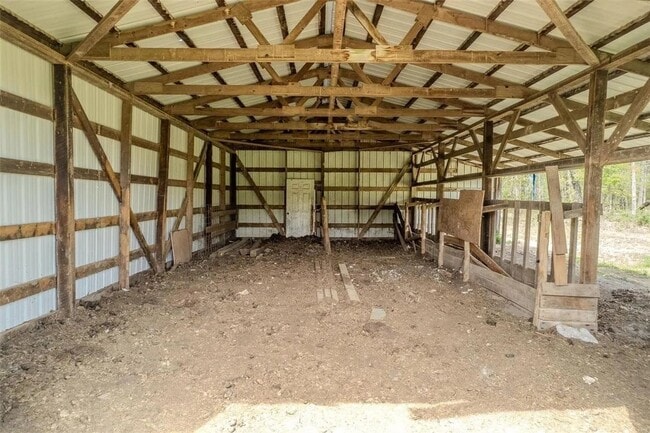Building Photo - 3 Bedroom 2 Bathroom Home & 21 Acre Lot for rent.