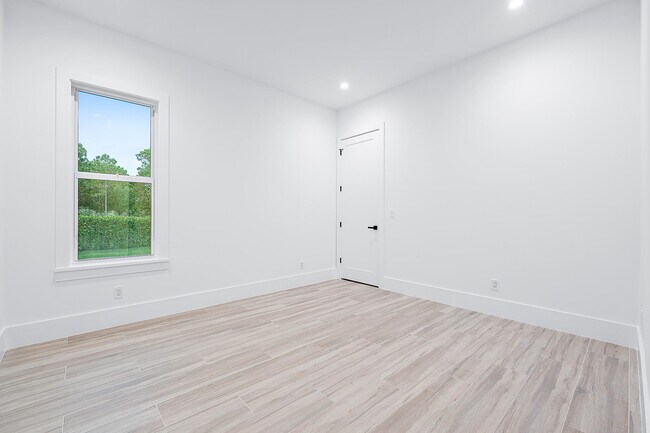 Building Photo - 18211 SE Old Trail Dr W