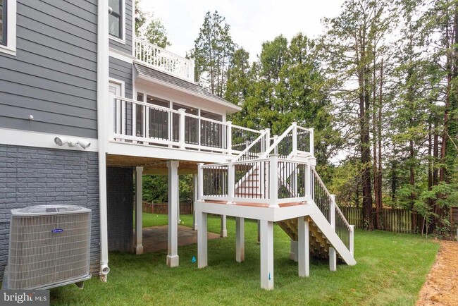 Building Photo - 5615 McLean Dr