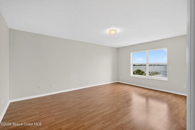 Building Photo - 102 Riverside Dr