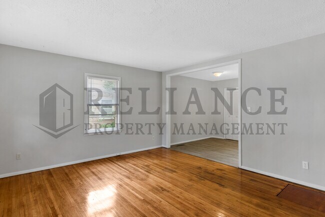 Building Photo - 608 N Sheridan St