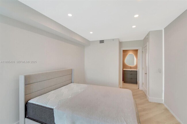 Building Photo - 3370 Hidden Bay Dr