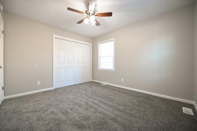 Building Photo - 847 Durwood Dr