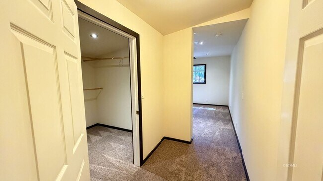 Building Photo - 54080 Pine Crest Ave