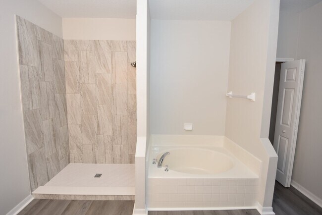 Building Photo - 4 bed, 2 bath located in Matanzas Woods su...