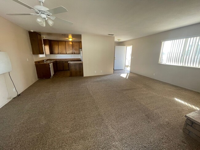 Building Photo - Apple Valley-Cute Starter Home- 2 Bedrooms, 2 Bathrooms, All Appliances Included, Fully Fenced
