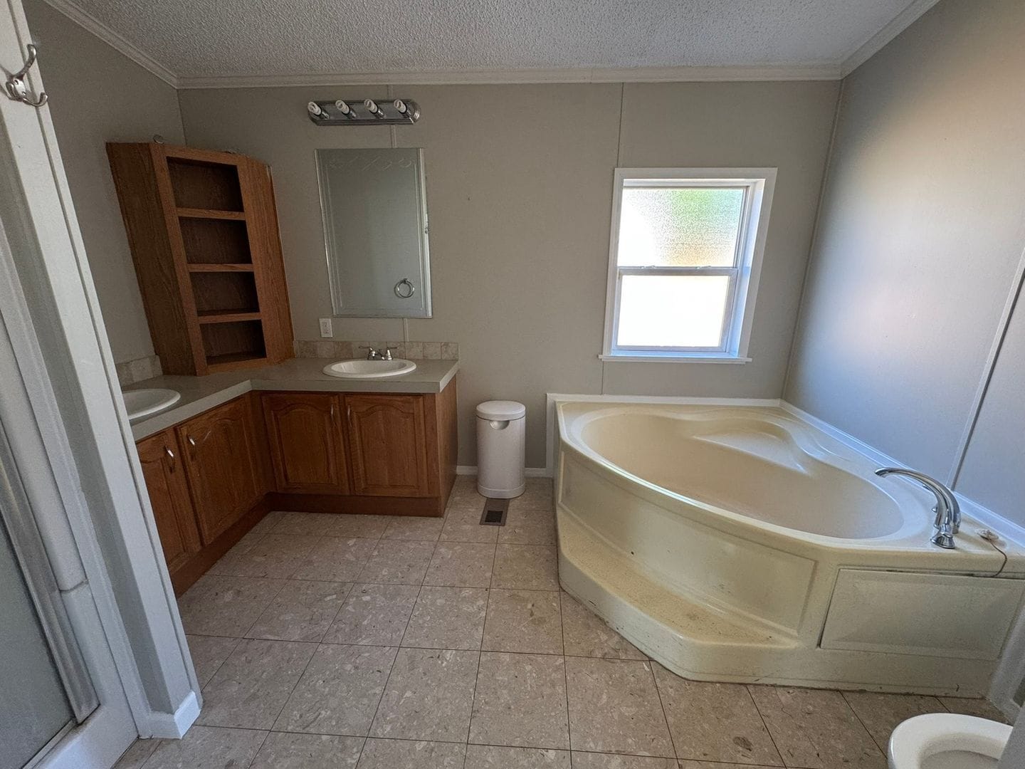 Building Photo - 1406 Winona Ct