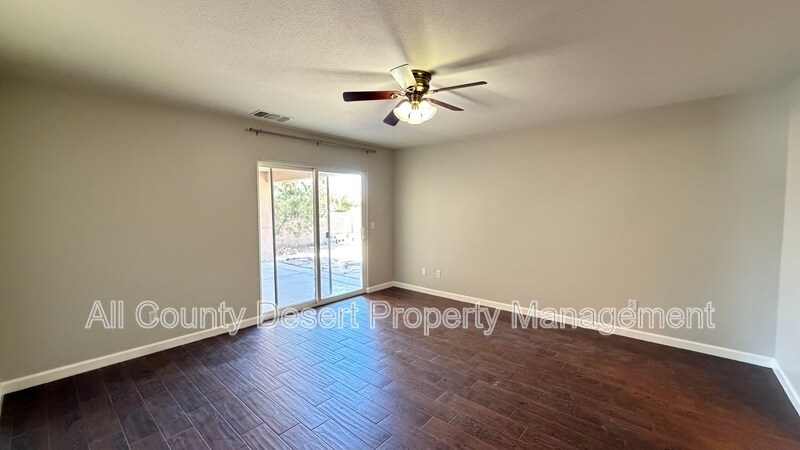 Building Photo - 9751 Palm Dr