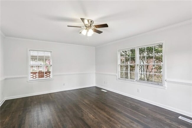 Building Photo - 2581 Sharondale Dr NE