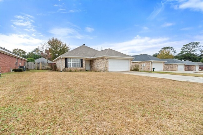 Building Photo - HEART OF DAPHNE LISTING!