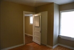 Building Photo - 3 BD. 1 BA. Granite Counters. Wood Floors