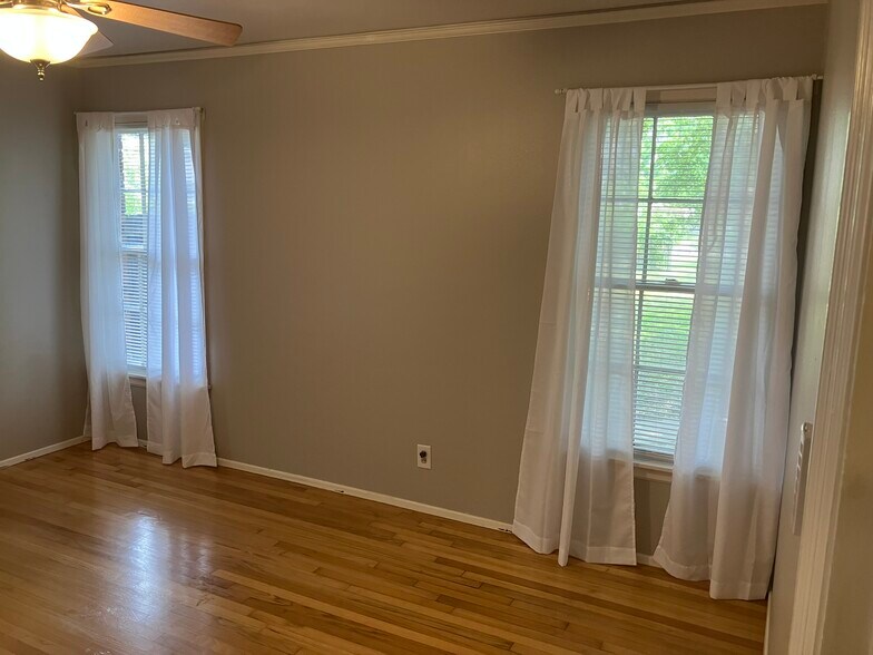 Building Photo - 5830 Penrose Ave
