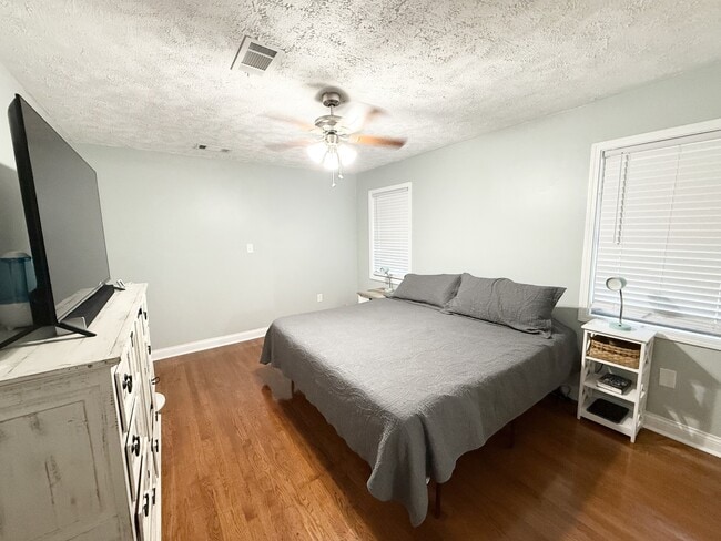 Building Photo - 3251 Crafton St