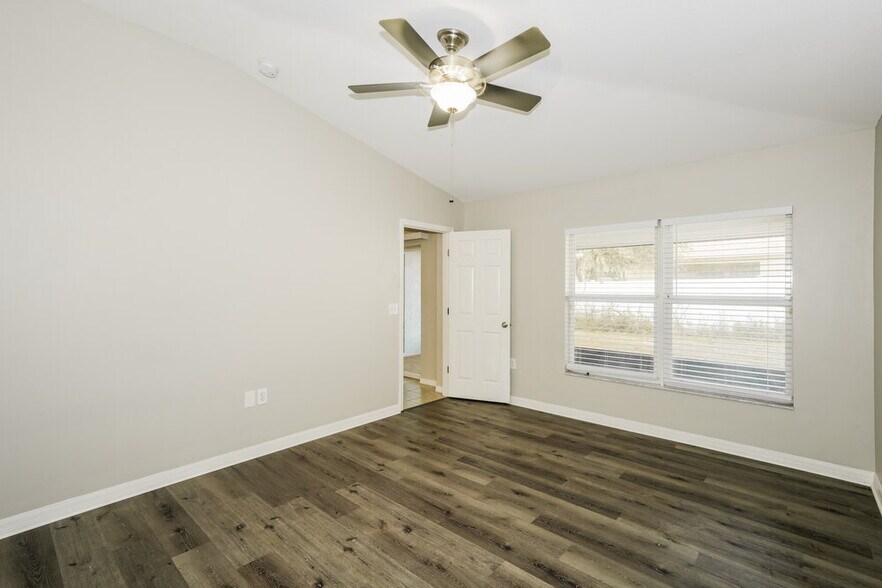 Building Photo - 423 Fern Gulley Dr