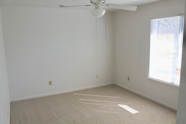 Building Photo - Chicks Beach Living! 3BR/2.5BA - Attached Garage, Private Cul-de-sac- Minutes to the BAY!